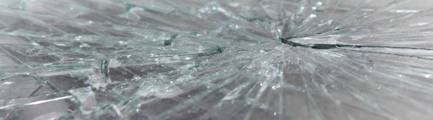 Automobile Windshield Close Up Broken Glass 2022 11 02 17 19 30 Utc 1024X683)