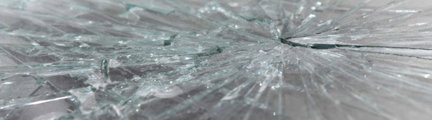 Automobile Windshield Close Up Broken Glass 2022 11 02 17 19 30 Utc 1024X683